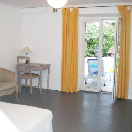 Beautiful With Direct Access To The Beach