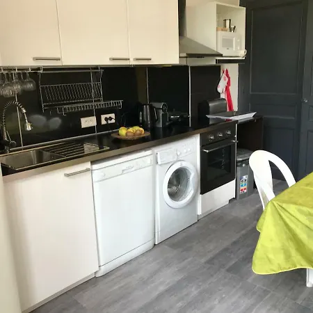 Beautiful With Direct Access To The Beach *