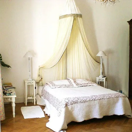Beautiful With Direct Access To The Beach *